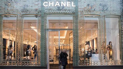 glazen gevel chanel|Glazen gevel van Chanelwinkel is magisch .